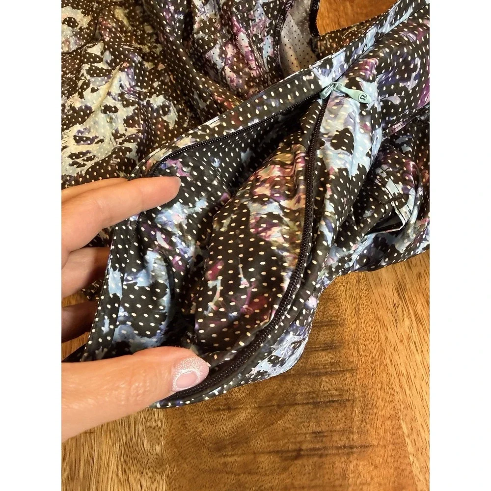 Lululemon Back Pack It Vest Size 4 Floral Sport Tranquil Blue Stowaway Hood